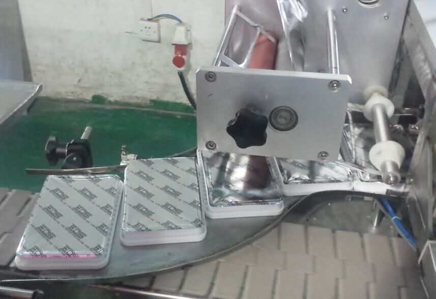 封口后的香膏整体包装